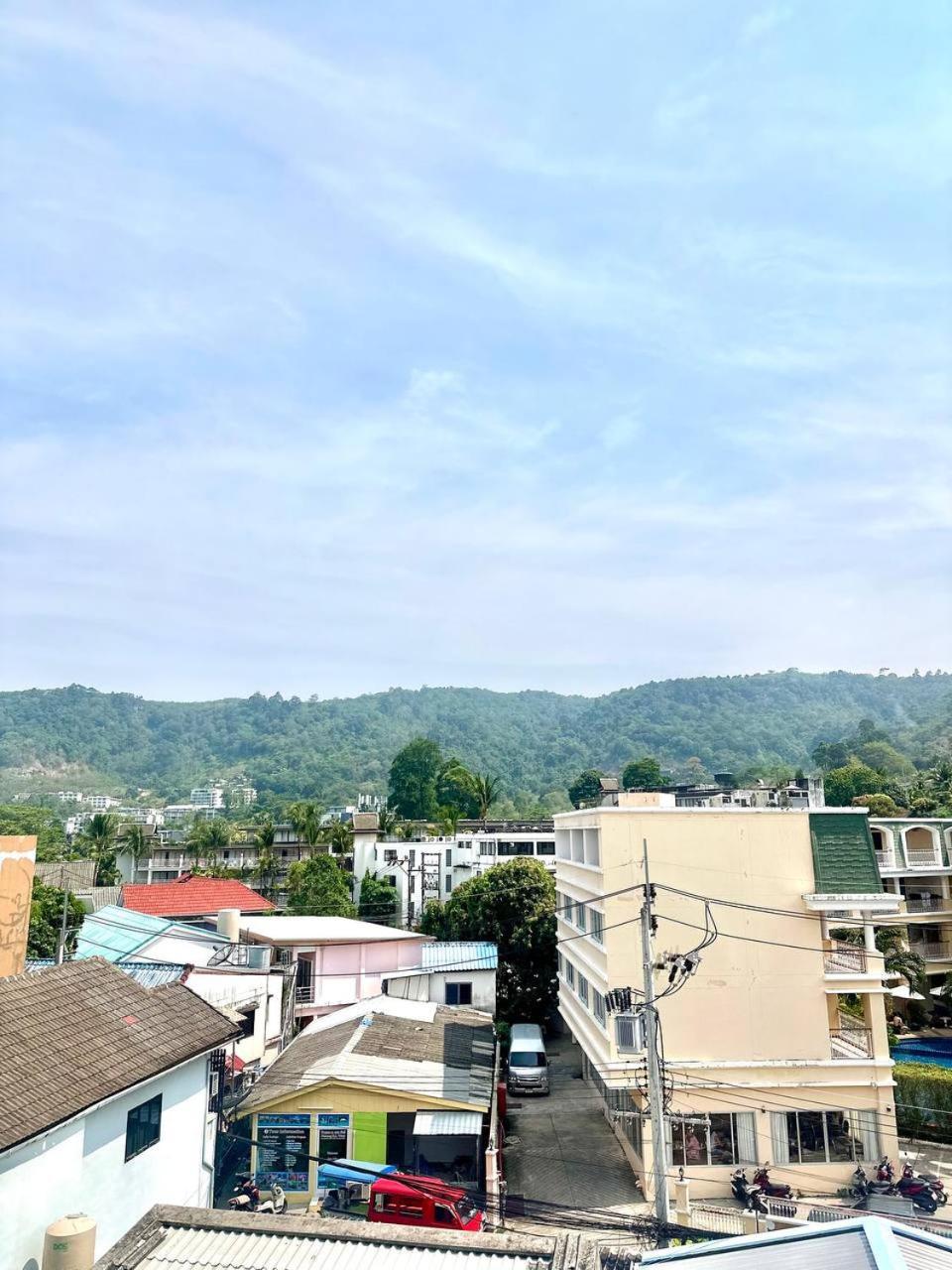 Blueskyhouse Patong Hotel Bagian luar foto