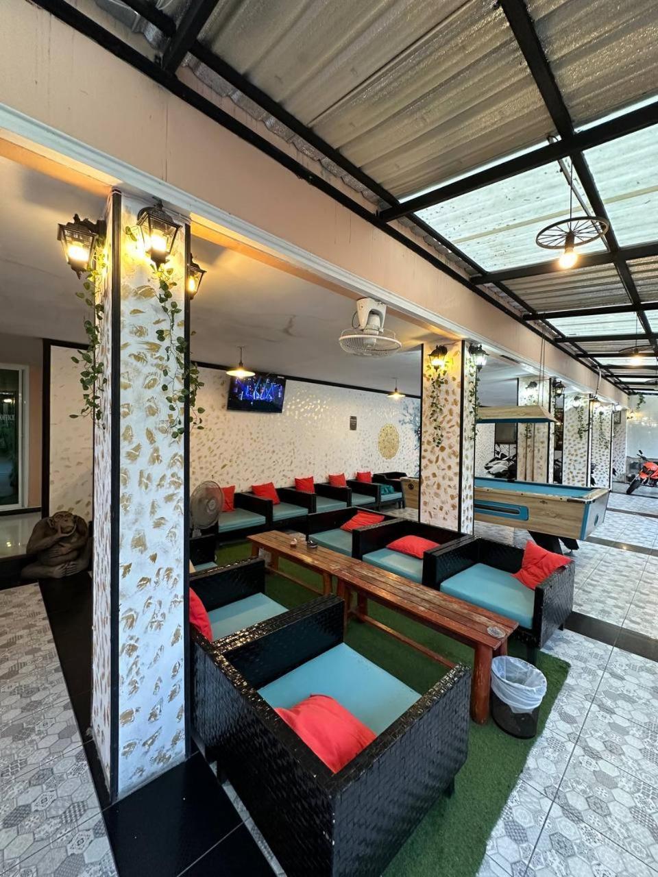 Blueskyhouse Patong Hotel Bagian luar foto