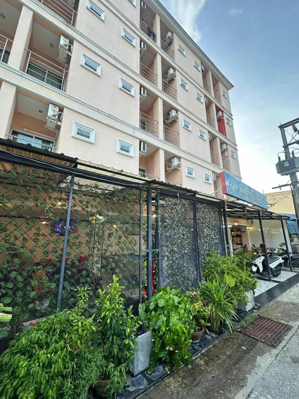 Blueskyhouse Patong Hotel Bagian luar foto